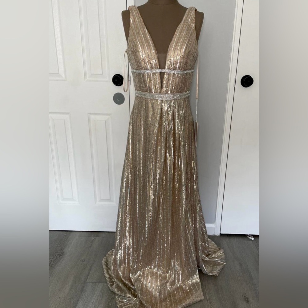 Mac Duggal Sequin wedding after-party dress NWT - Style 49012 - High Slit Size 4